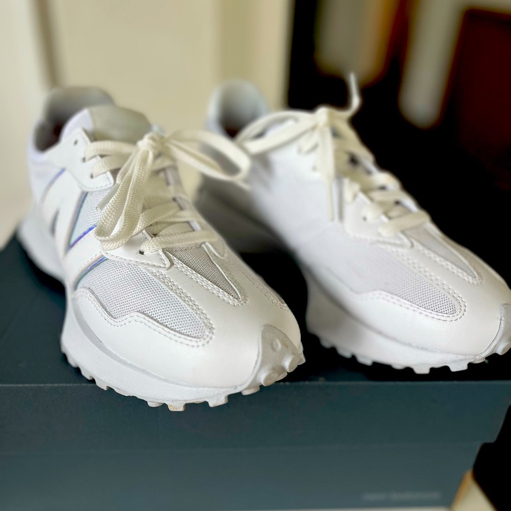 New Balance 327 Casual Sneakers